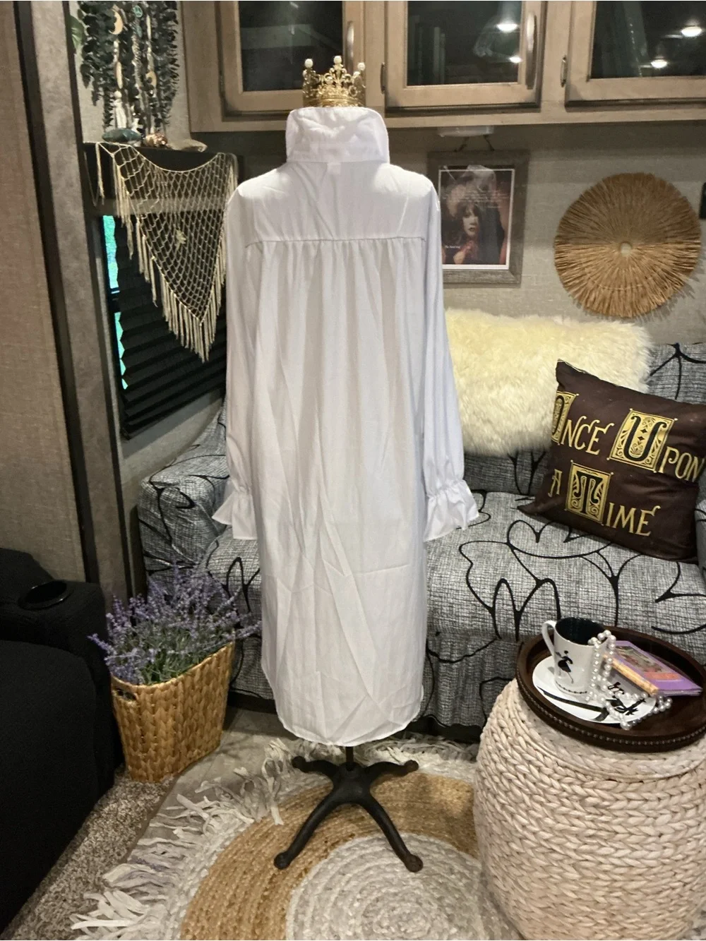 Beautiful White Eyelet High/Low Button-Up Tunic Dress - Picture 9 of 15
